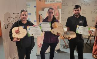 Cebolles rellenes que saben a premio: las jornadas gastronómicas de El Entrego repartieron sus galardones