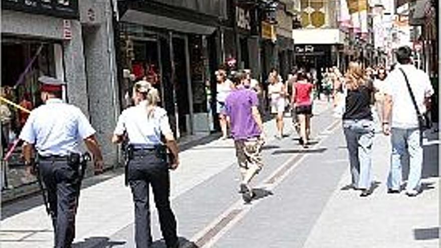 El carrer Sant Pere s&#039;omple de gom a gom sobretot durant l&#039;estiu.