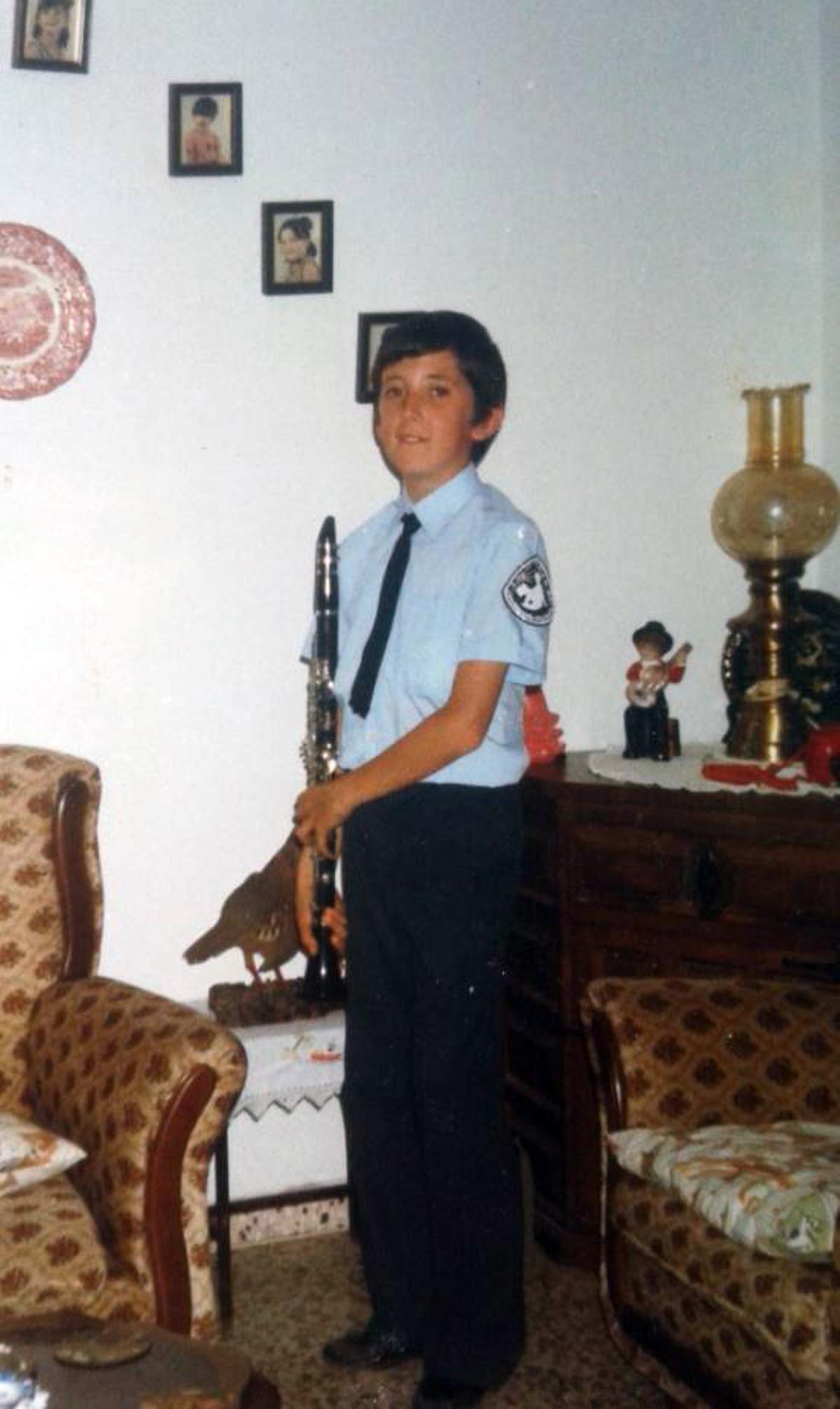 Antonio, a los 11 años, clarinetista de la banda de música de Churriana.