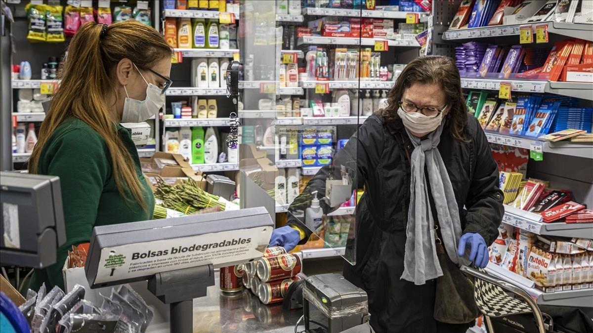 Las principales cadenas de supermercado han iniciado la instalación de mamparas en sus cajas Las principales cadenas de supermercado han iniciado la instalación de mamparas en sus cajas