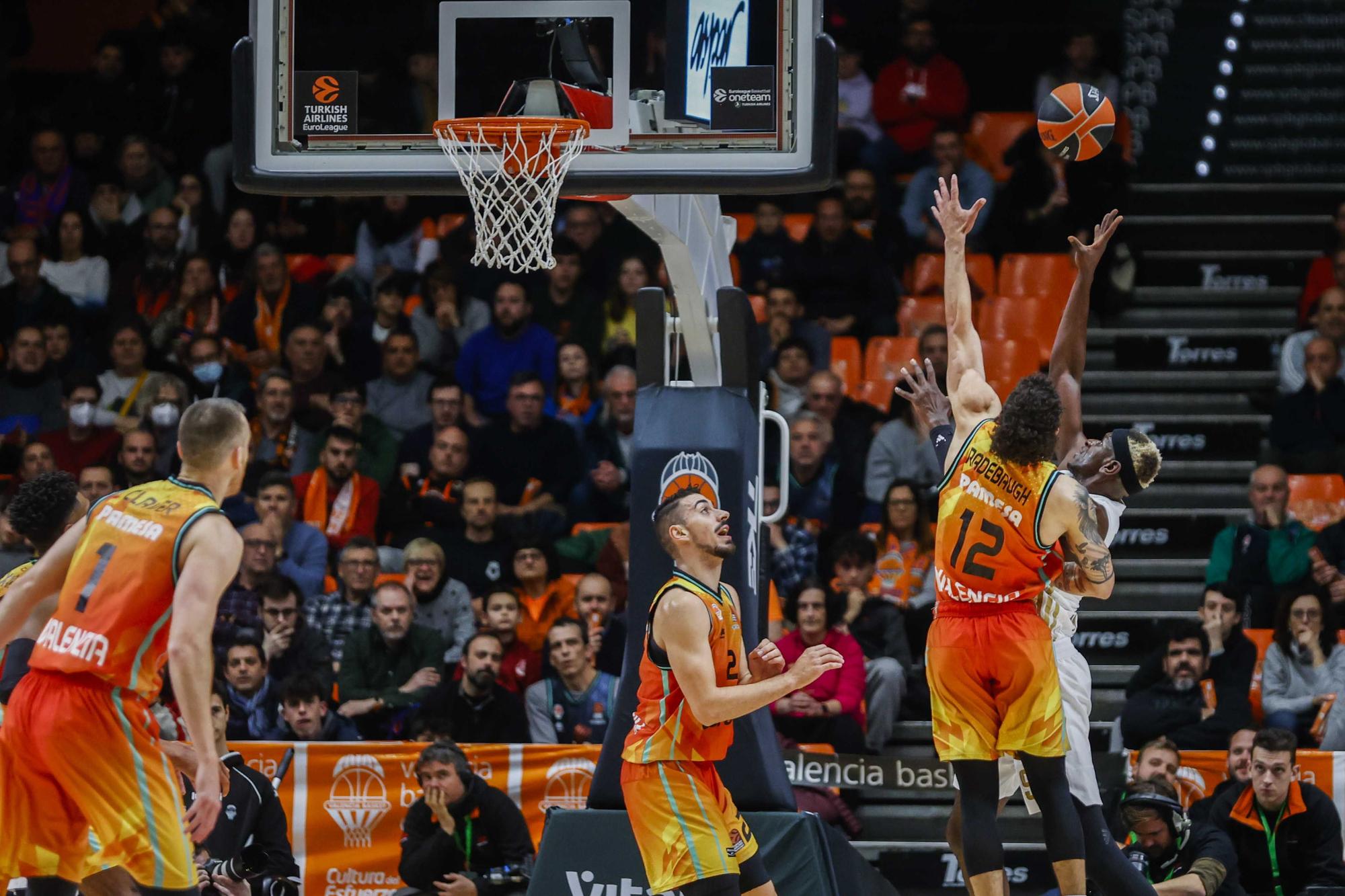 Victoria de Valencia Basket ante el Bayern de Munich