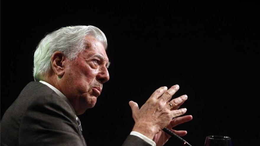 Vargas Llosa reclama héroes