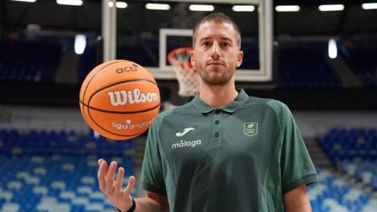 Presentación de Matt Thomas: "He firmado un contrato temporal, pero mi objetivo es estar toda la temporada con el Unicaja"
