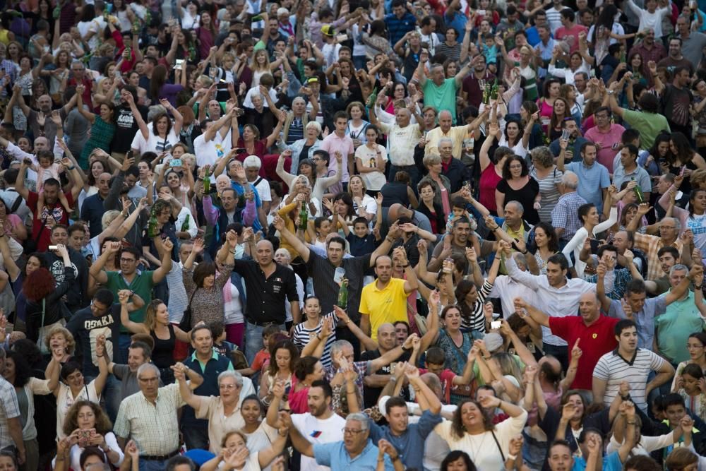 Al récord de escanciado en Gijón le faltaron 202 culetes