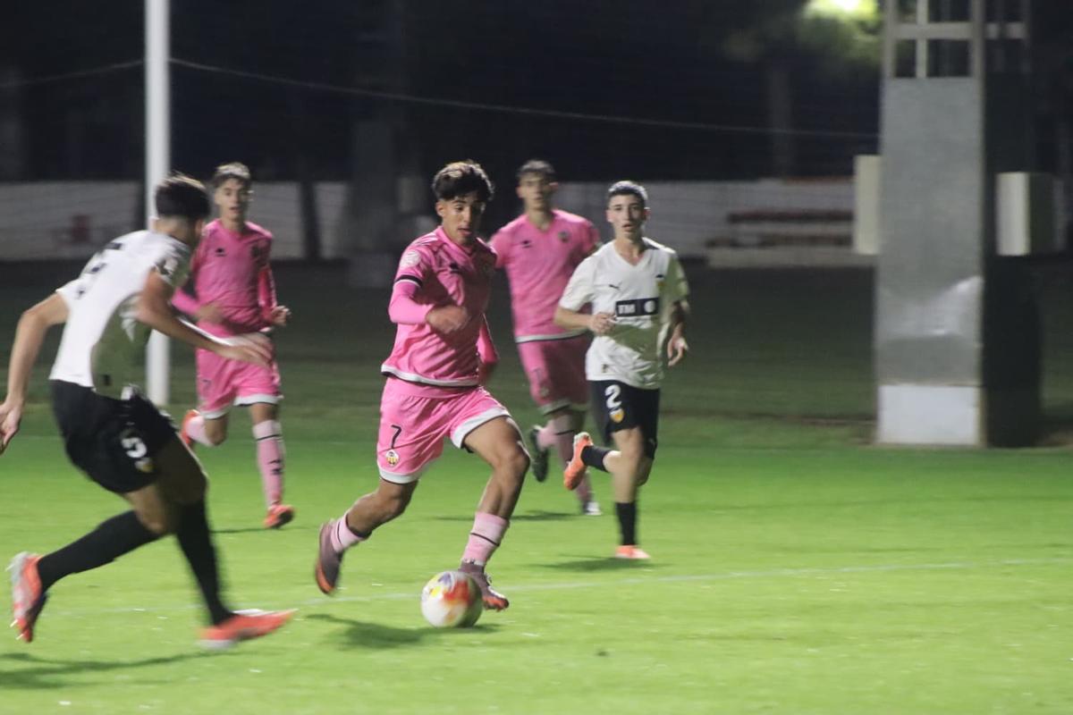 Pese a marcar primero, el Castellón acabó siendo goleador por el líder Valencia.