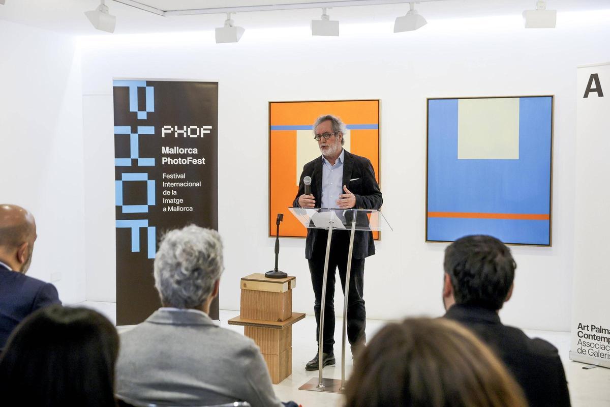Festivaldirektor Xavier Fiol während der Präsentation des Mallorca PhotoFests.