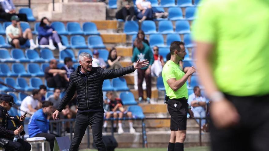 Parras, molesto con el árbitro del Hércules-Teruel: 