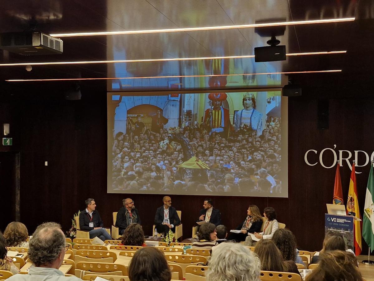 Ivan Sànchez (el primer per l'esquerra) en la taula de debat participada per la Patum