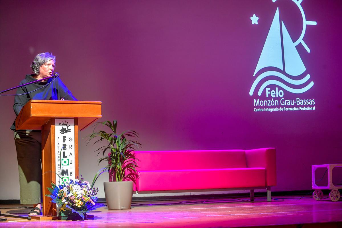 La directora del centro Adela Palomo Blanco durante el acto que tuvo lugar en el Teatro.