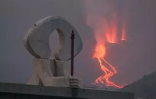 Mirar al volcán de La Palma y esperar