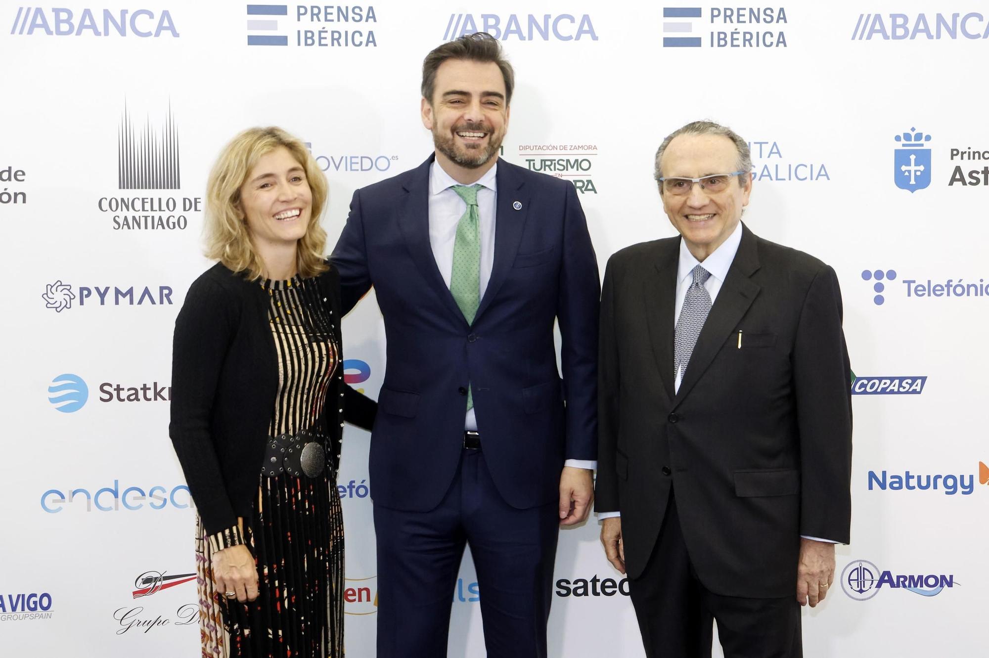 El poder político y empresarial se cita en Santiago