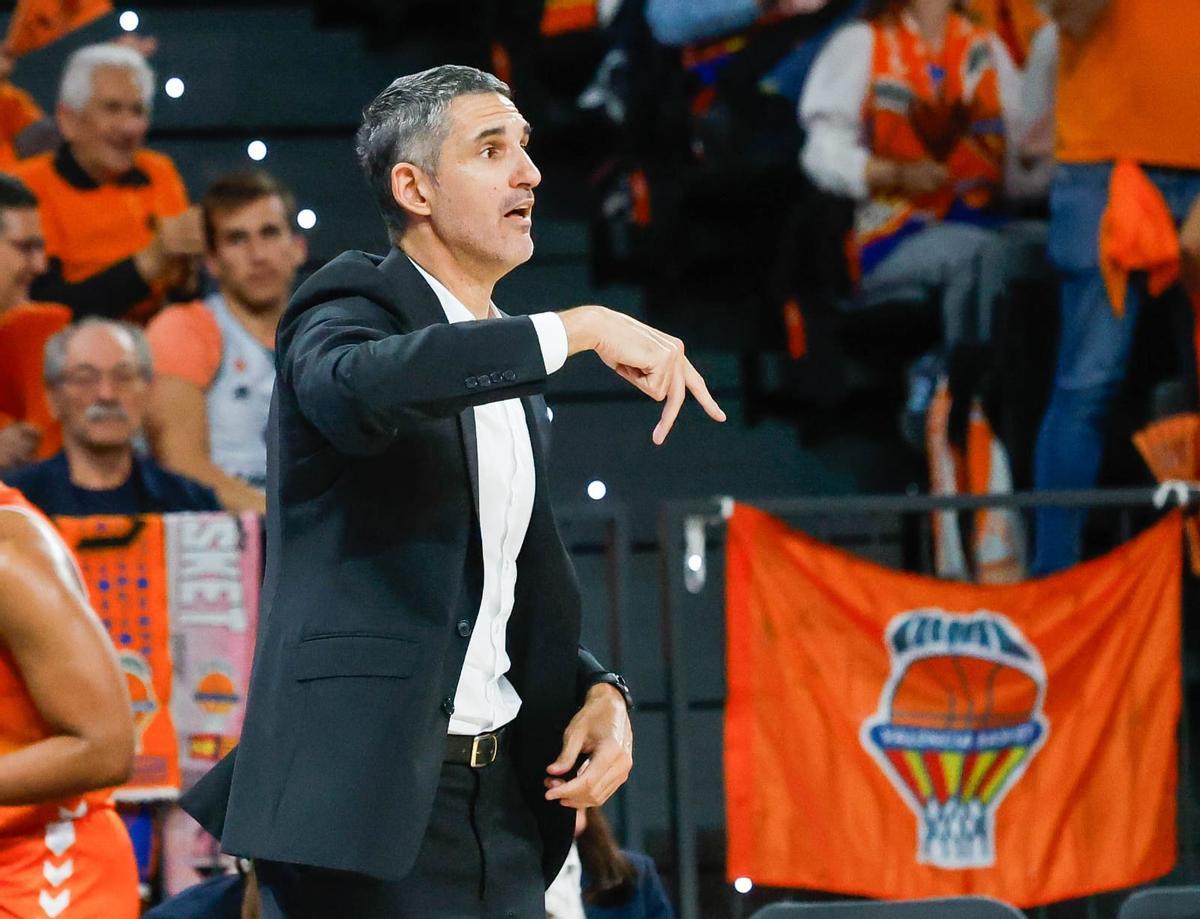 Rubén Burgos, durante el segundo partido de la final en el Roig Arena.