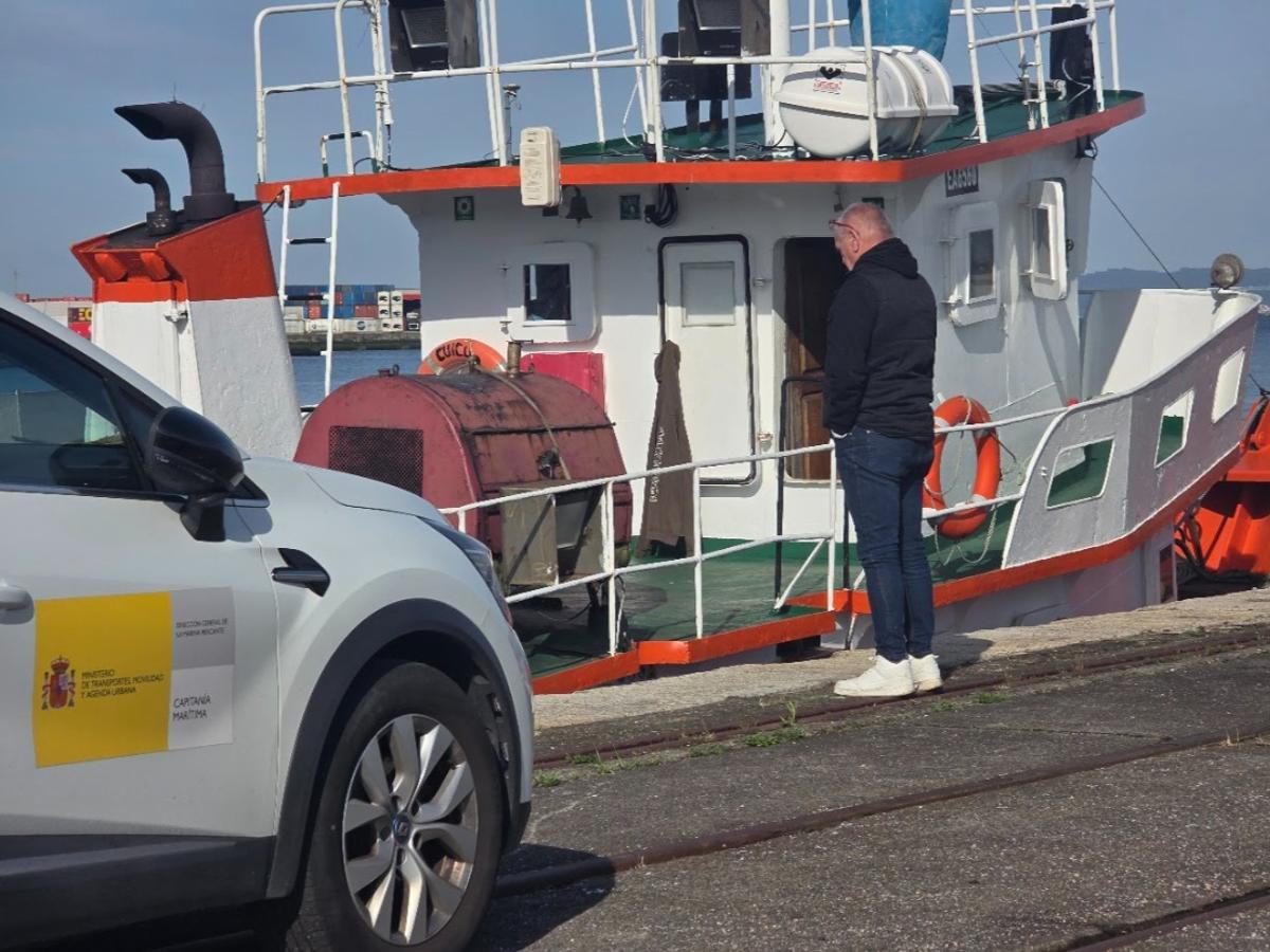 El traslado del remolcador «Doctor Pintado», desde Vilagarcía hacia Moaña, se lleva a cabo desde esta mañana.