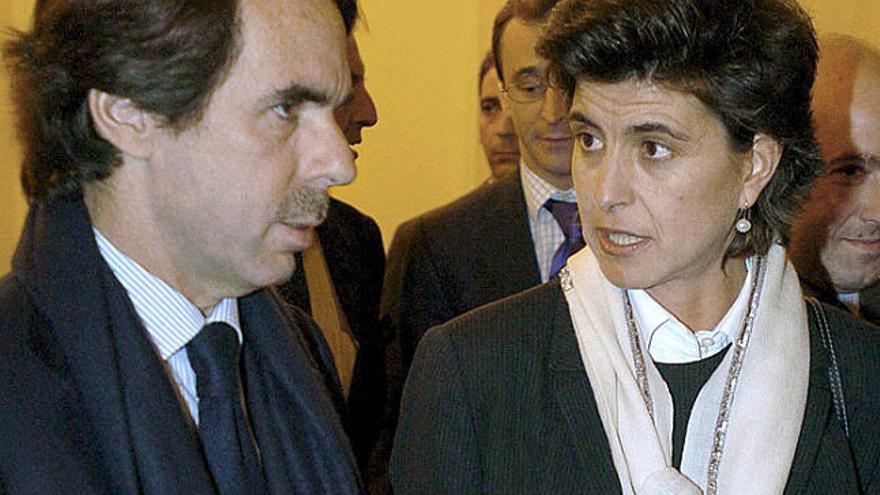 San Gil, que apareix amb Aznar en una foto d&#039;arxiu, ha acceptat l&#039;oferiment de l&#039;expresident del Govern.