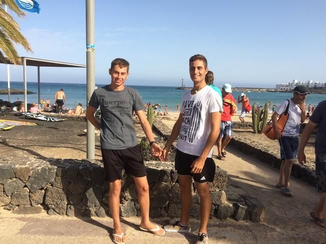 Joan Lluc y Óscar Reyes, los héroes que rescataron a los tripulantes del barco hundido.