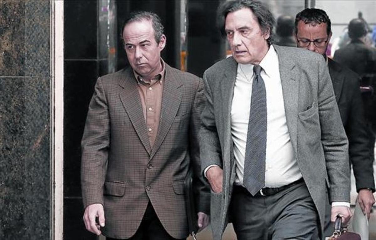 Rafael Eduardo Torres Posadas, a l’esquerra, després de declarar a l’Audiència Nacional.