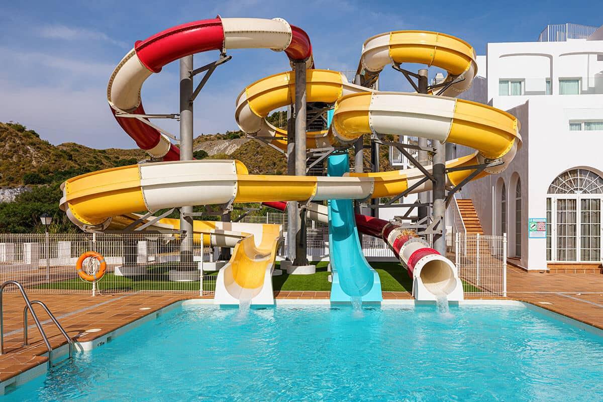 Playamojácar Hotel, el resort de cuatro estrellas en Almería con un parque acuático junto al mar
