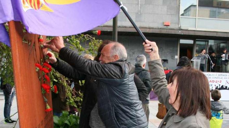 Ofrenda floral a los asesinados tras el golpe de 1936. // G. Núñez