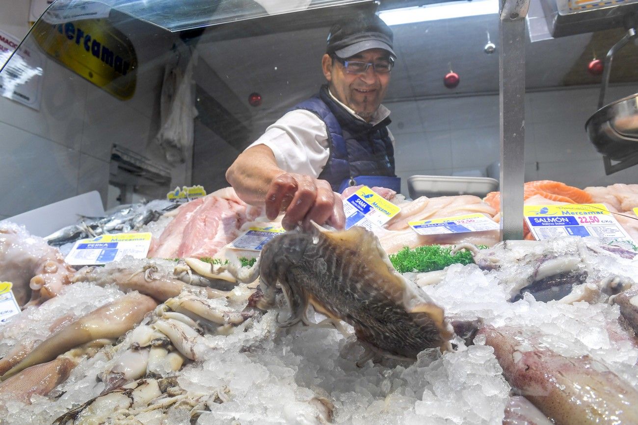 Compras para la cena de Navidad en el Mercado Municipal de Telde