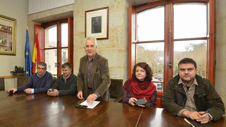 Martínez, Barreiro, Sobral, Besada y Agís, ayer, en el Salón de Plenos. // Gustavo Santos