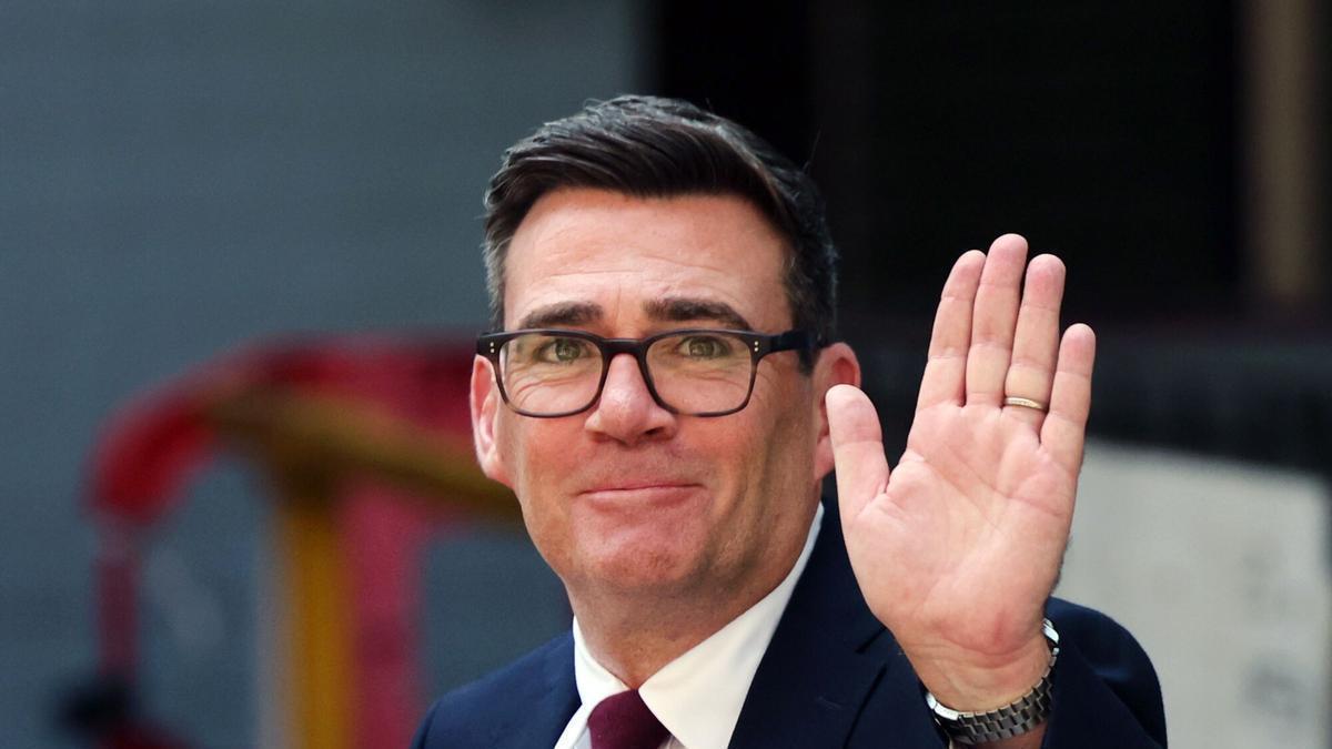 Andy Burnham releva hoy a Starmer con el viento a favor y muchas incógnitas por despejar