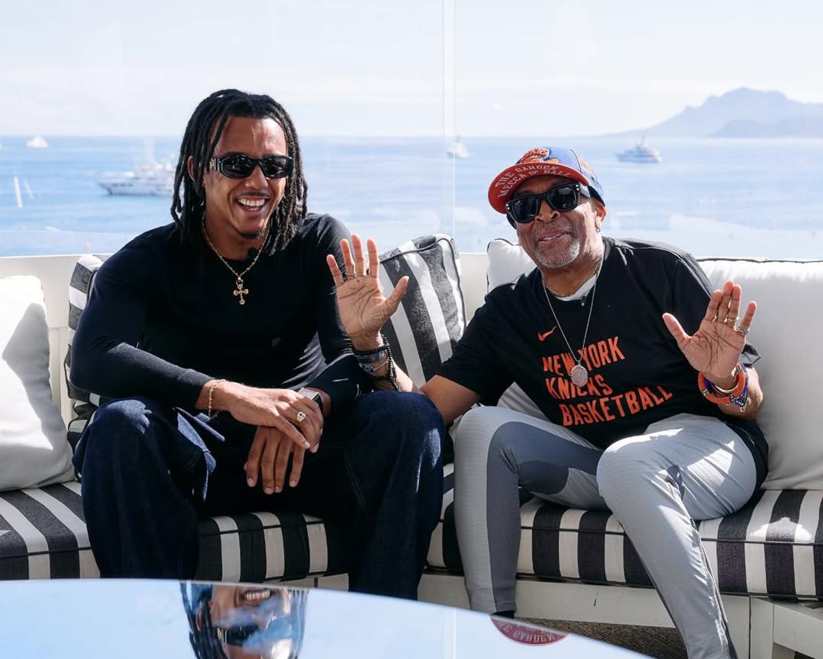 Jules Kounde compartió un rato con el cineasta Spike Lee Jules Kounde compartió un rato con el cineasta Spike Lee