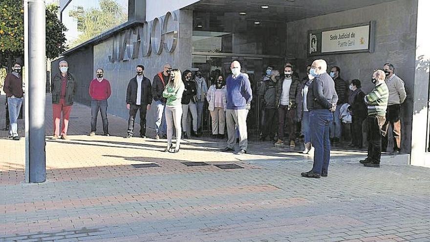 Concentración en Puente Genil de apoyo a la jueza agredida en Segovia