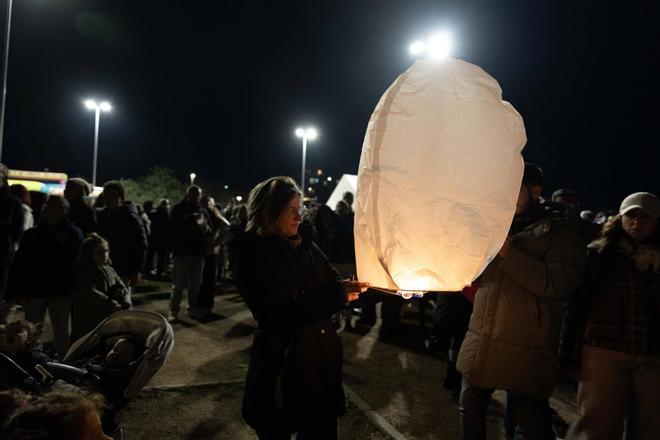 Fotogalería | Badajoz se vuelca un año más con la Noche de los Deseos a orillas del Guadiana