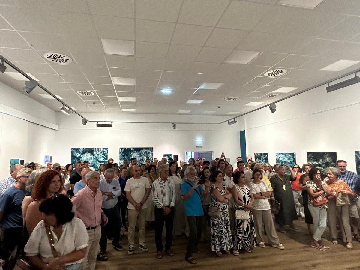 EN IMÁGENES: Inauguración en Villaviciosa de la muestra "La poesía y el mar" de Guillermo Simón