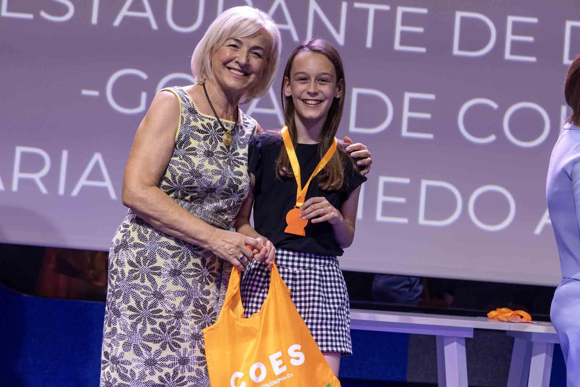 Entrega de premios del concurso infantil de relatos cortos "Cuéntame un cuento para comer" en el Club INFORMACIÓN organizado por COES