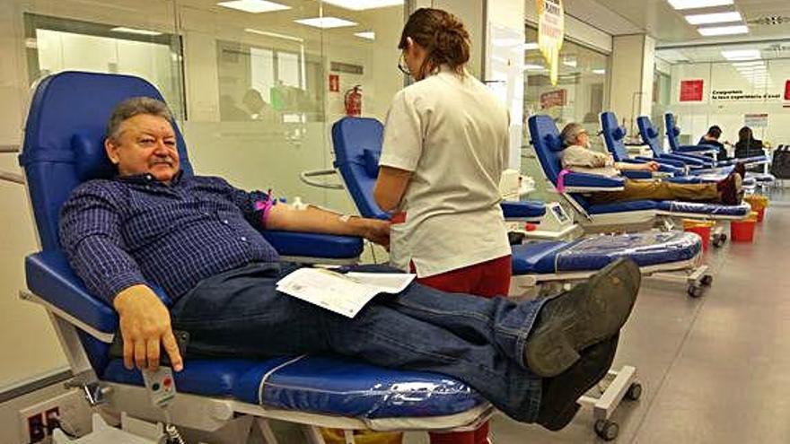 Crida als donants per mantenir les reserves de sang en un període «crític»