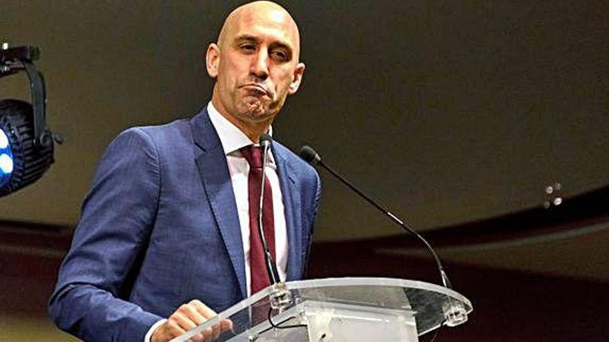 Al plan de Rubiales le crecen los enemigos en Segunda B