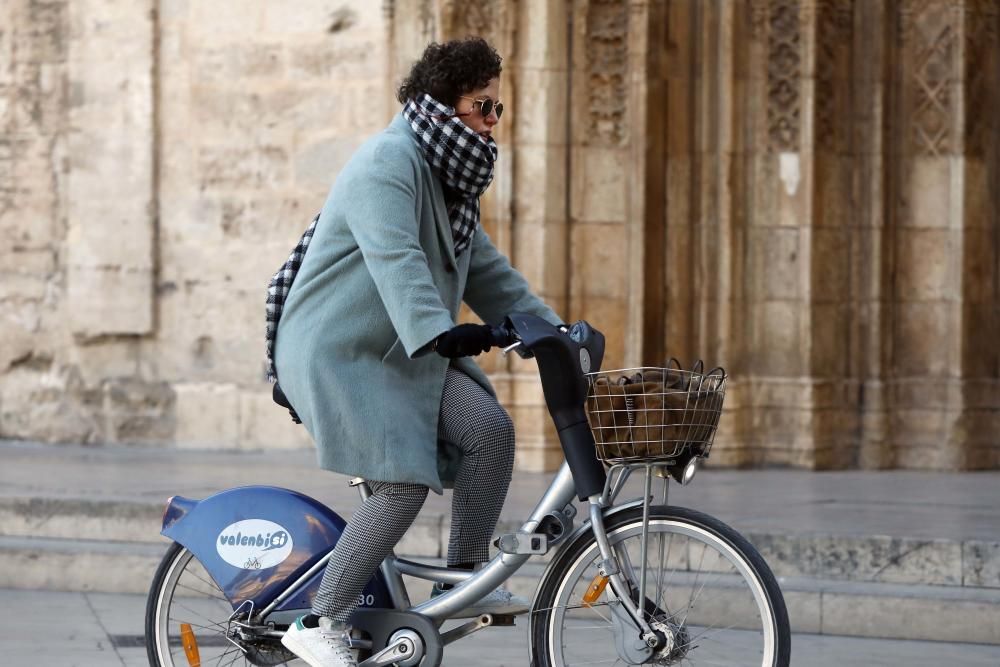 El frío se ha dejado notar en la ciudad de València