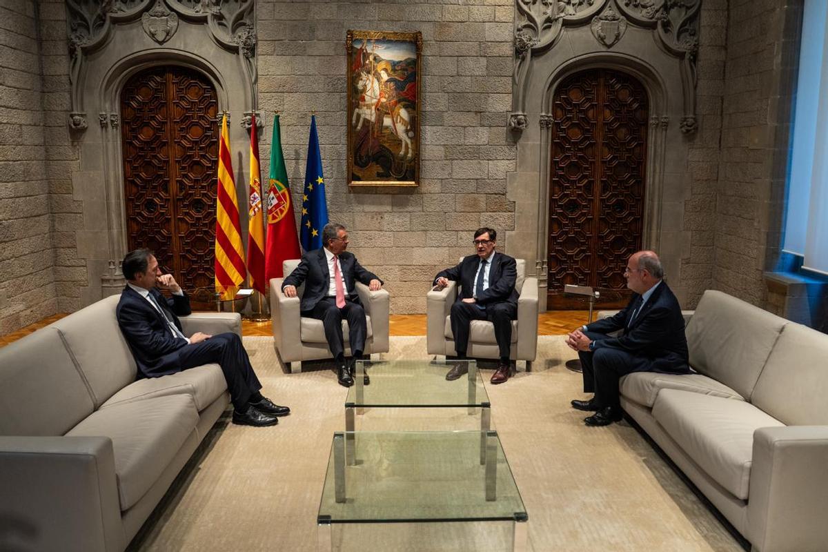 Illa y Seguro Generalitat'ında Bakan Duch ve Büyükelçi Duarte eşliğinde toplantı.