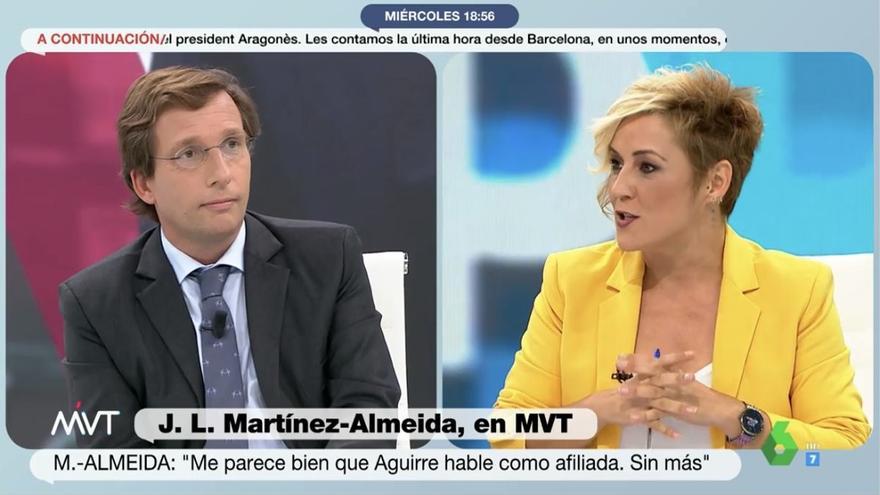 Almeida desespera a Cristina Pardo y recibe una indirecta: &quot;Aunque sea hombre, ¿sabe hacer dos cosas a la vez?&quot;