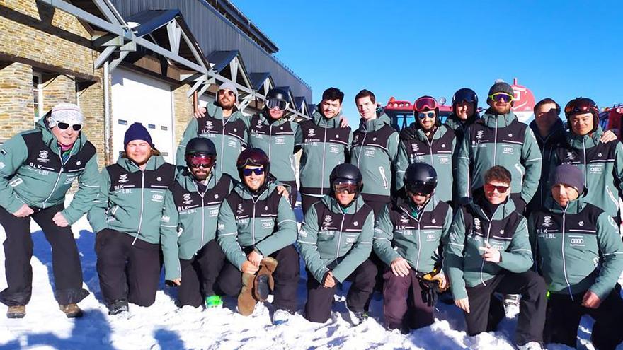 Antequera se promociona en Sierra Nevada con la Escuela Internacional de Esquí