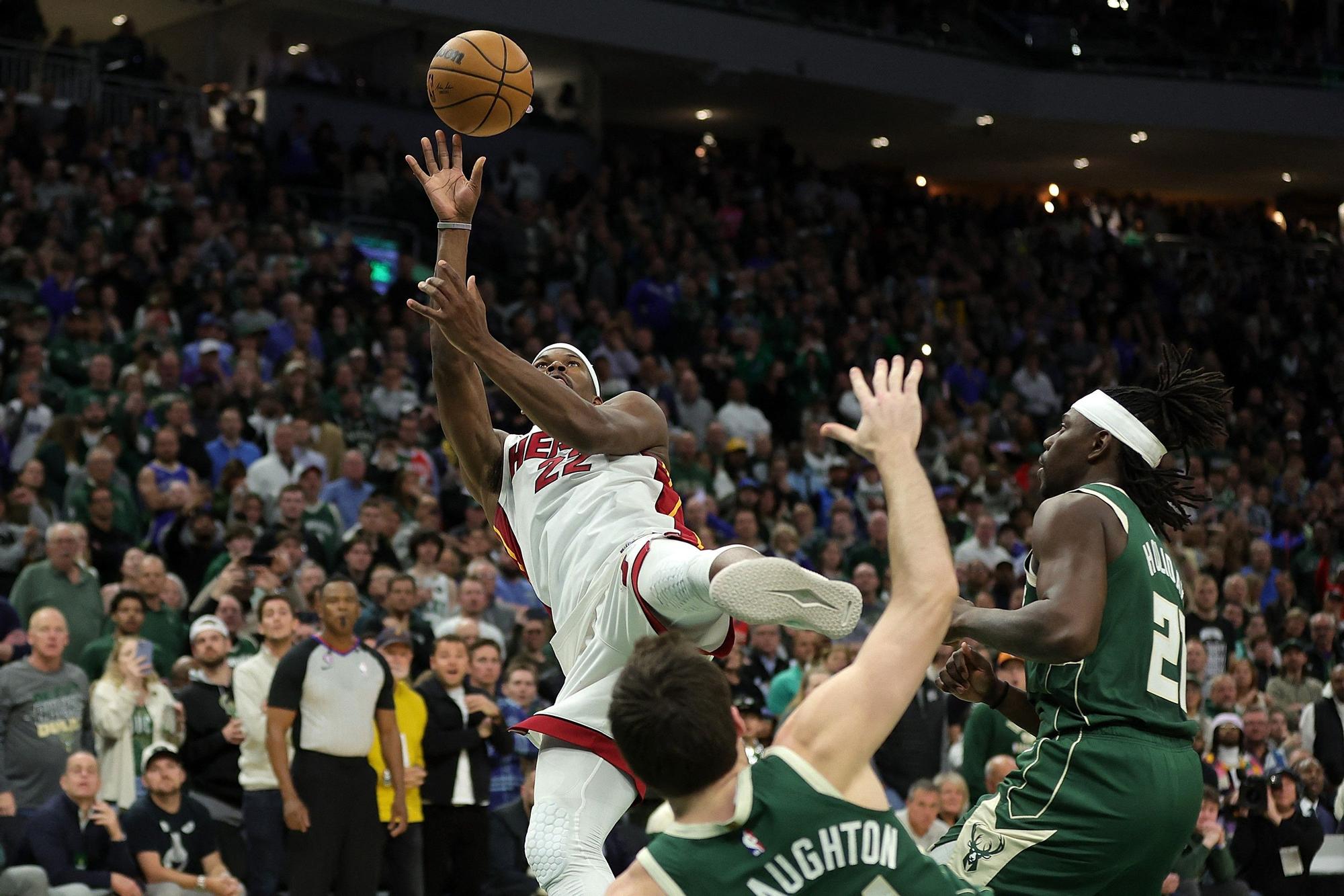 Jimmy Butler fuerza la prórroga ante los Bucks