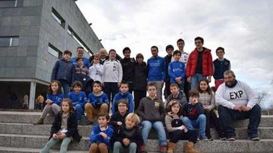 Equipo de la Escola de Xadrez Pontevedra presente en los provinciales. // FdV