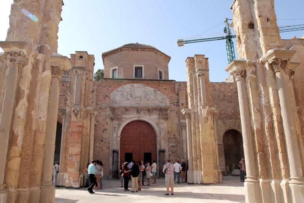 Primeros visitantes a la Catedral Vieja de Cartagena