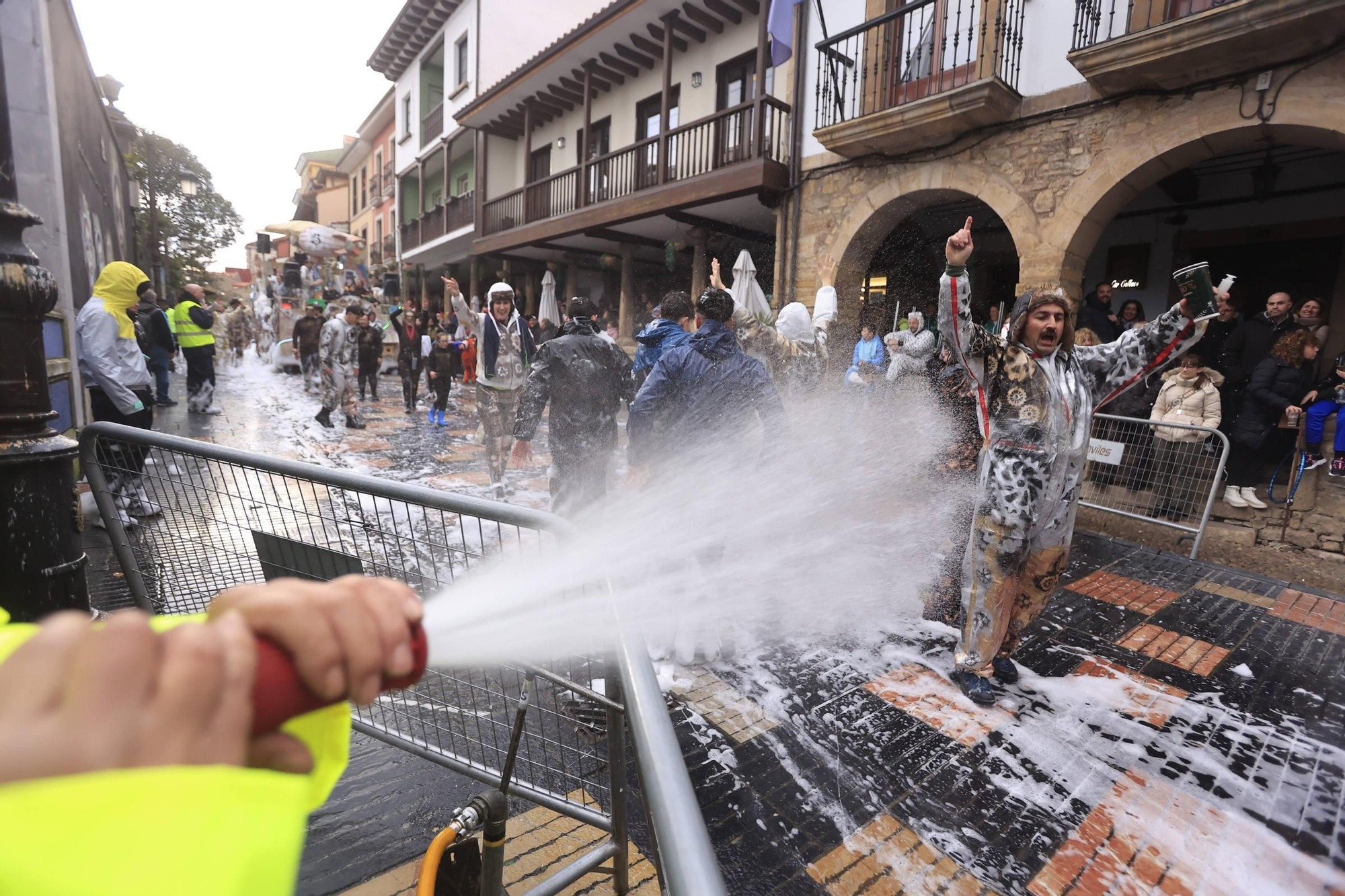EN IMÁGENES: Así fue el espectacular 37.º Descenso de Galiana en el Antroxu de Avilés