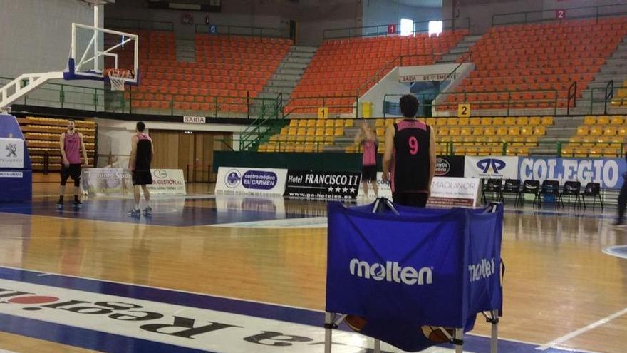 Entrenamiento previo al cuarto partido de play-off del Oviedo Baloncesto