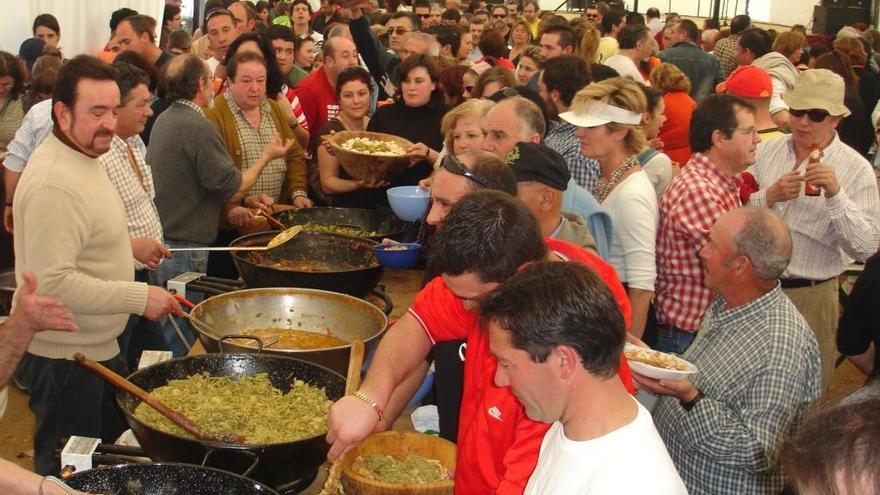 Imagen de una pasada edición de la fiesta de la Sopa de los Siete Ramales, en El Burgo.