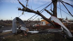 Mayfield inicia la recuperació després del tornado que la va reduir a runa