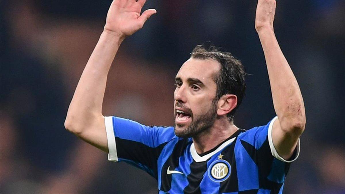 Diego Godin, tras un partido en San Siro