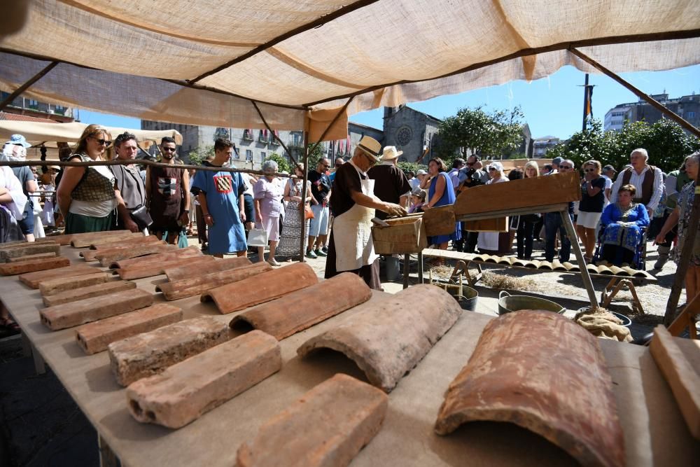 Miles de asistentes consolidan la Feira Franca como una de las fiestas históricas más destacadas de Galicia