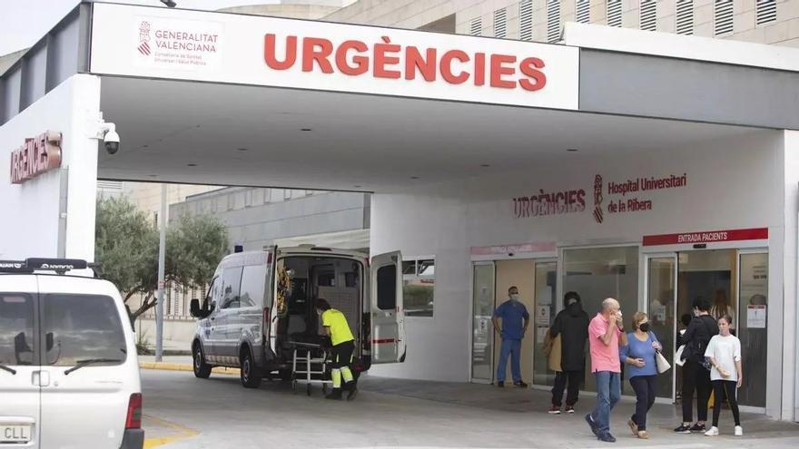 Los sindicatos atribuyen a la sobrecarga de trabajo tres infartos de personal sanitario en mes y medio en la Ribera