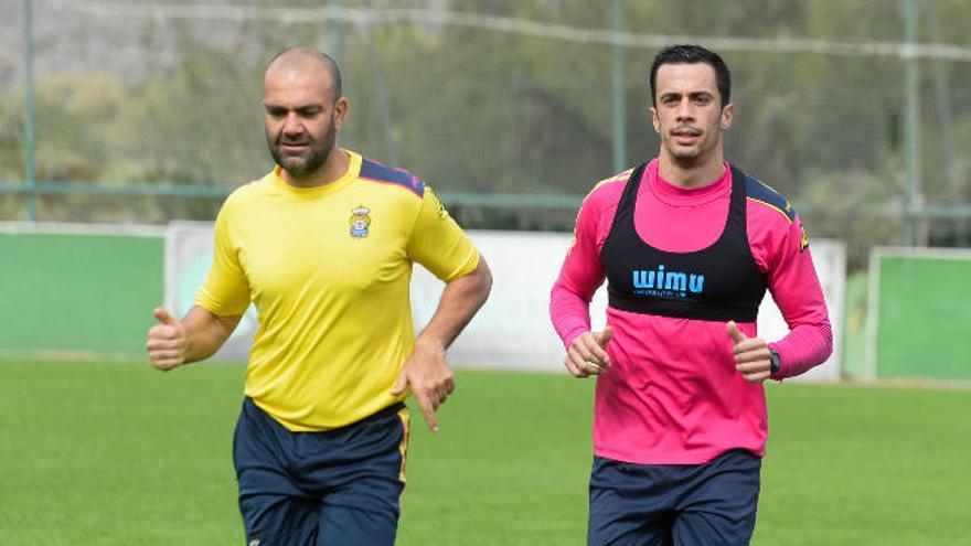 Hernán se ejercita con Jesús Suárez durante la sesión de ayer.