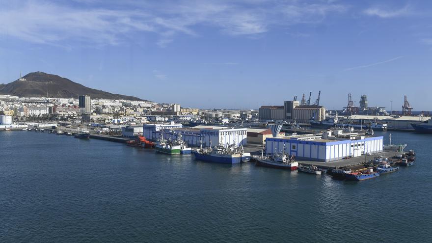 El Ministerio de Pesca impide entrar en el Puerto de Las Palmas a un barco pesquero ruso