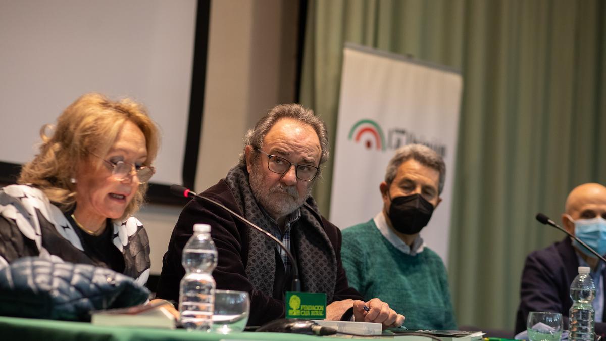 El periodista Luis Miguel de Dios, durante la presentación de su novela.