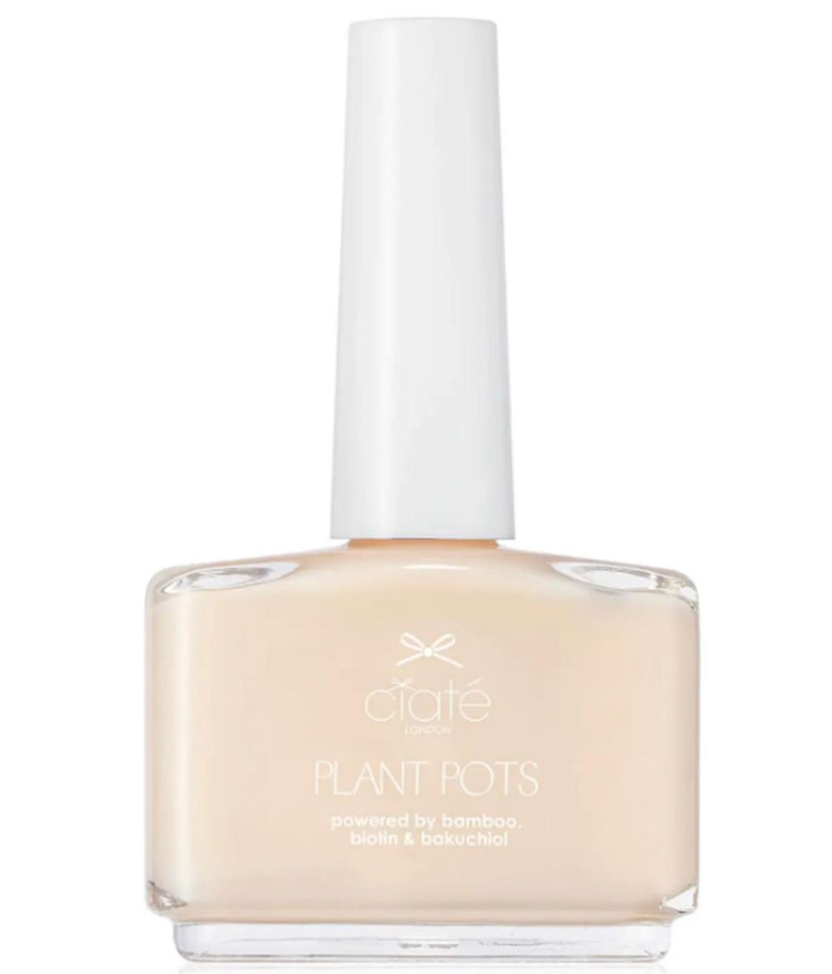 Esmalte tono porcelana, de Ciaté London